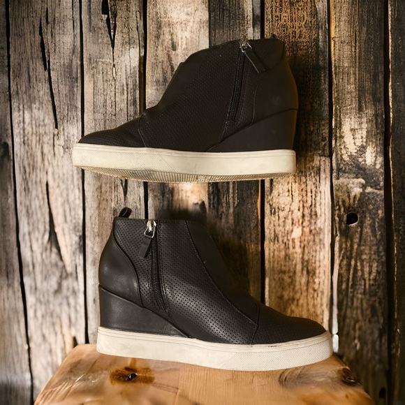 MIA Shoes - MIA Christi Women's Wedge Sneaker Size 8.5